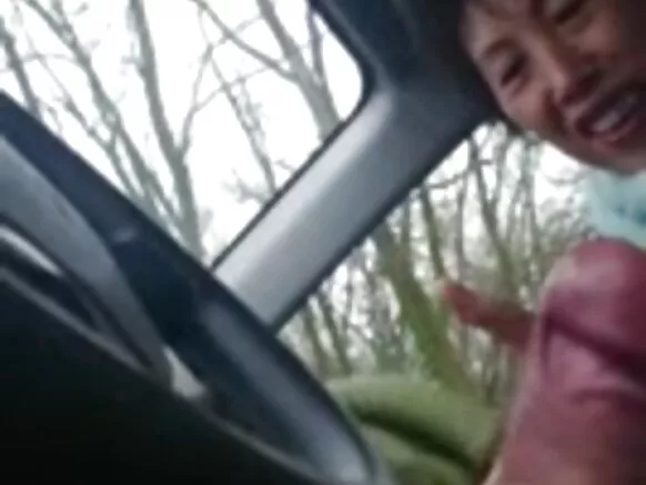Uwargidan kasar Sin, tsofaffin mata bakar fata suna lalata da mazan gida, suna ta dikinsa a cikin mota.