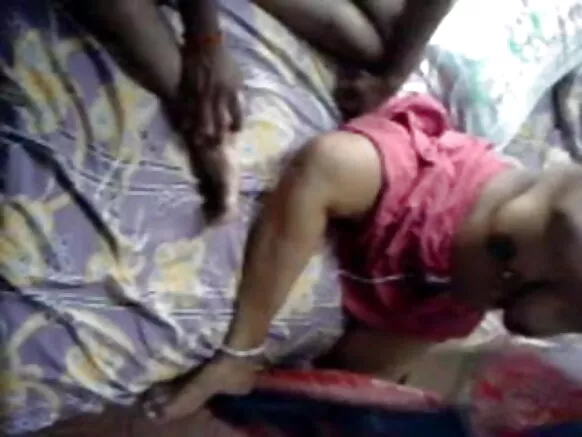 Sexy balagagge matar video tsirara ga ma'auratan Tamil ta kudu.