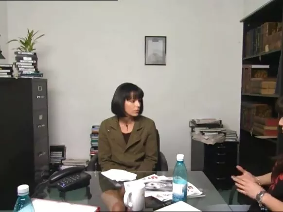 Lisa tsirara tsohuwa ta shiga gaba daya.