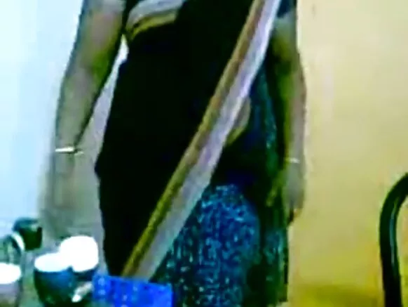 Indiyawa Aunty 1226, balagagge, sabo, sosai bristly.