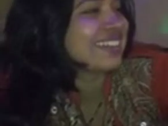Aunties ƴan Pakistan sun karanta waƙar ƙazanta da tsofaffin xxx cadrons a cikin punjabi.