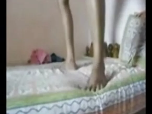 Karamar jaririn Indiya, siriri, fucks balagagge cute mai wuya.