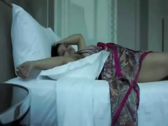 Indiya aunty 1055 kalli bidiyon batsa na kaka.