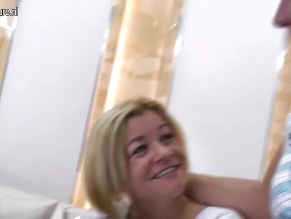 Uku balagagge masu son uwa a cikin zazzafan madigo uku.