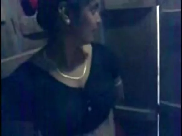 'Yan Matan Kauye Masu Busty Tamil, Aunty Shows Boobs.