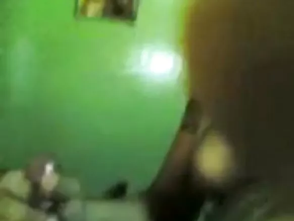 Matar baƙon gida na mata balagagge tare da samari.