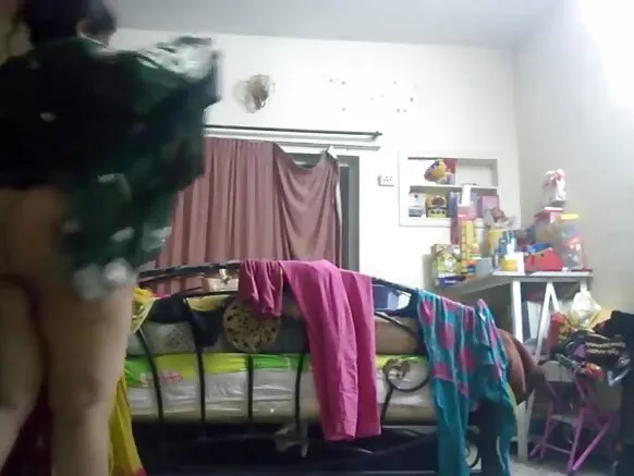 Aunty fina-finan zafafan balagagge ma'aurata boye a kan kamara.