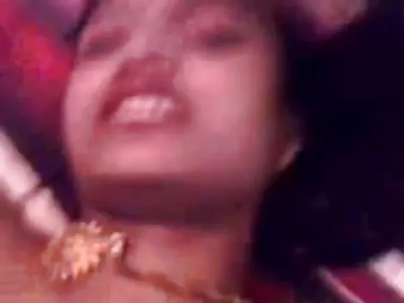 Sexy balagagge tare da babban jaki a cikin ma'aurata gida jima'i kwanan nan indiya wuya.
