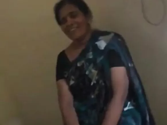 Amateur Indian Real Mature Aunty in Spanish 1013.
