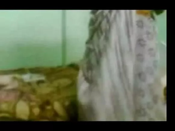 Bawa ta yi lalata da jikar Indiya ta Arewa tana lalata da innarta ga maigidanta.