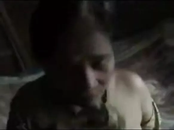 Wani matashi yana lalata da dalibai masu son yin al'aura, yana yin al'aura a gaban mahaifiyarsa.