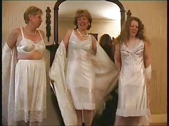 Vintage lengerie xxx, bidiyo na tsofaffin matan ƙauye.