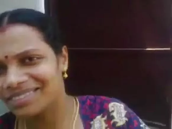 Desi aunty tana tsotsa da makwabcin dan uwa.