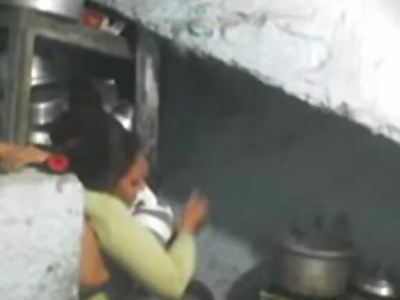 Indiyawan Indiya ta Arewa da zafi Latina balagagge aunty ta gyara kyamara tana cin duri.