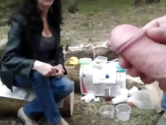 Walƙiya na balagagge grannies a kan titi a mai son video.