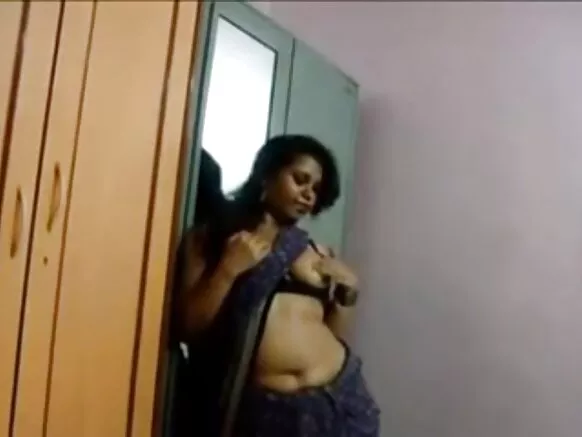 Kyakkyawar matar Indiya, saree, mayaƙa masu gashi xxx a sexy.