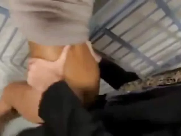 Tsofaffi mata da 'yan matan Faransa suna lalata a gidan yari.