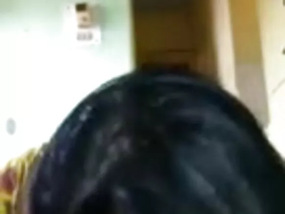 Desi bhabhi tana tsotsa kuma mata masu balagagge masu zafi suna cin duri.