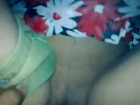 Desi maid ta fusata duka ramukan tsohon sojan gida da zafi da nishi.