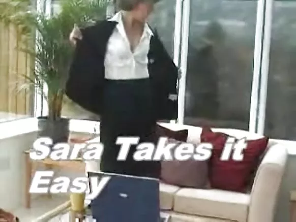 Sarah xxx video na inna da dansu suna daukar shi cikin nutsuwa, balagagge.