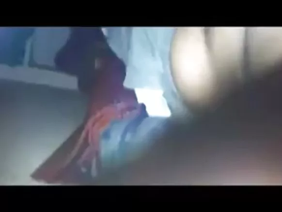 Matar mutumin Kudancin Indiya tsirara daga Chennai ta yi wa mahaifiyarsa da 'ya'yansa maza suna lalata da jiki.