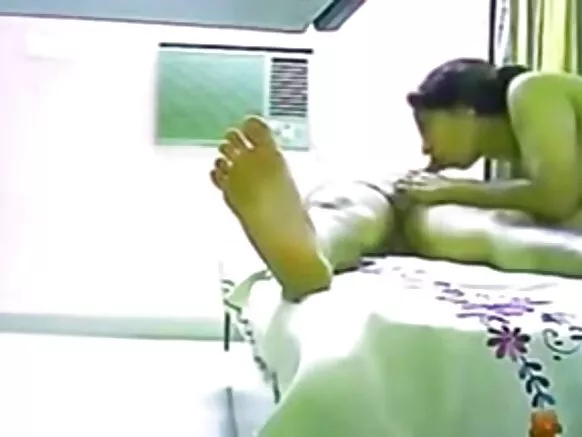 Desi boye cam aunty tsotsar zakarin makwabci akan cam uwa da diya xxx yan madigo.
