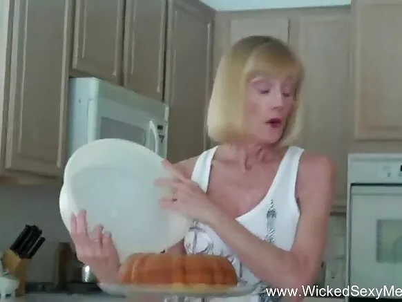 Milf creampie ga mazan ma'aurata suna lalata da uwar melanie.