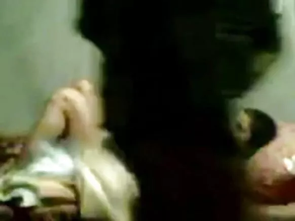 Masoyan Bengali suna lalata da babbar mace a dubura.