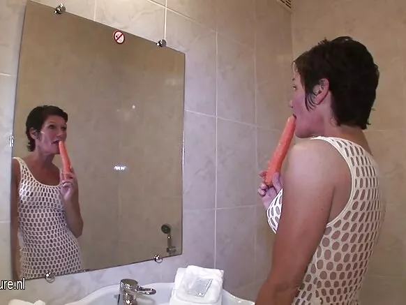 Uwar balagagge tana samun baki nono xxx.