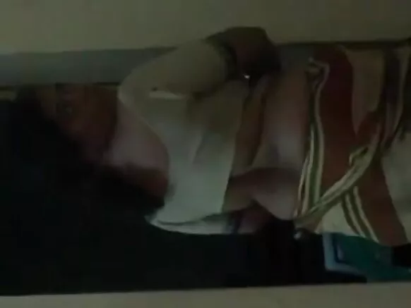 Indiya balagagge aunty 1011 tsohuwa balagagge mai al'aura.