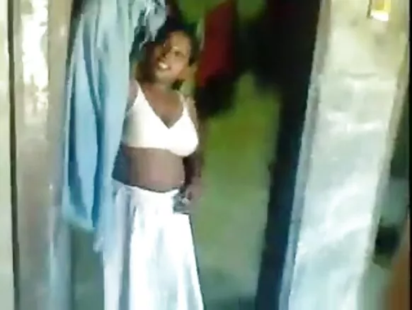 Tsohuwar tsohuwar Indiya Aunty tare da Big Booty da Busty Tits 1299.