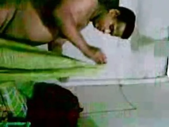 Aunty indiya ta gaske cikin sarin gida tana lalata da mijinta.